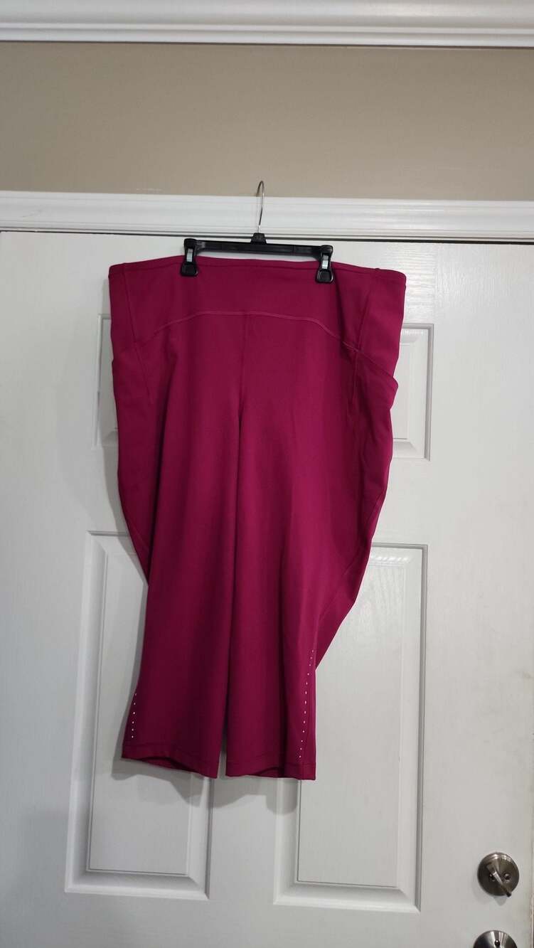 Lululemon Fast and Free High-Rise Crop 23" with Pockets Size 20 Magenta